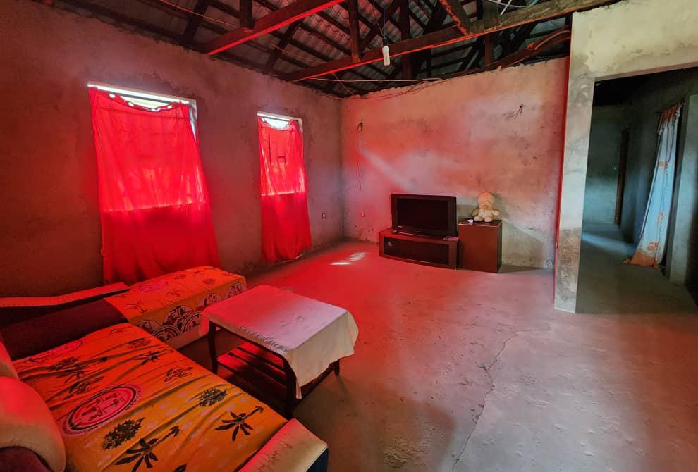 SE VENDE ESTA CASA SEMI ACABADA DE MATERIAL PERMANENTE ,SIN SUFICIENTE TERRENO EXTRA PARA OTRA OBRA LA CASA SE ENCUENTRa EN LA COMUNIDAD DE NKUATOMA JUSTA AL B