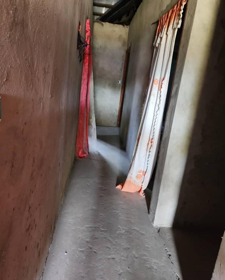 SE VENDE ESTA CASA SEMI ACABADA DE MATERIAL PERMANENTE ,SIN SUFICIENTE TERRENO EXTRA PARA OTRA OBRA LA CASA SE ENCUENTRa EN LA COMUNIDAD DE NKUATOMA JUSTA AL B