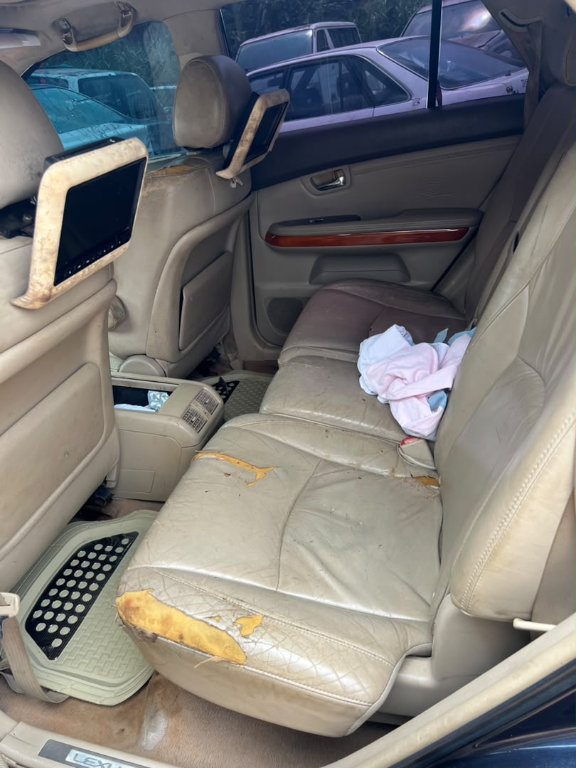SE VENDE ESTE LEXUS RX 300 EN BUENAS CONDICIONES CON AIRE ACONDICIONADO FUL ,EL MOTOR INTACTO JAMAS ABIERTO. 2.500.000 DISCUTIBLE BATA BATA BATA 555938617