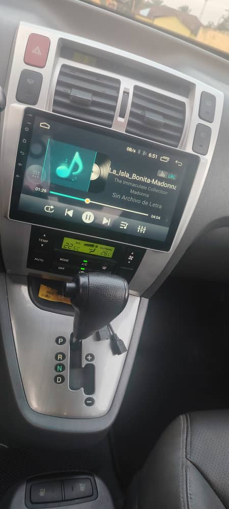 SE VENDE ESTE HYUNDAI TUCSON AUTOMATICO EN MUY EN PERFECTO ESTADO ,CON AIRE ACONDICIONADO FUL UP ,EL MOTOR V6 INTACTO JAMAS ABIERTO. 3.500.000 DISCUTIBLE BATA